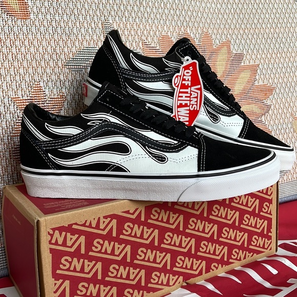 Vans WMNS Old Skool
(Flame) Black/White
VN0A38G1K68
Sneakers - Picture 6 of 16